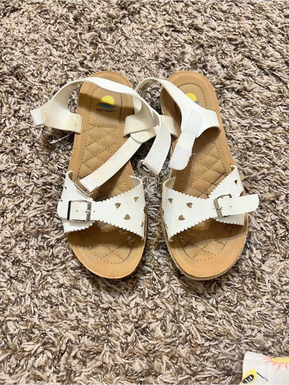 Girl’s Maui island white heart sandals. Size 5